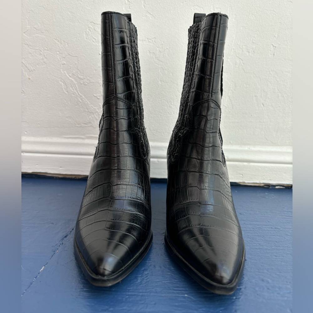 Aldo Drerissa Block heel ankle boot black textured leather booties size 8 EUC